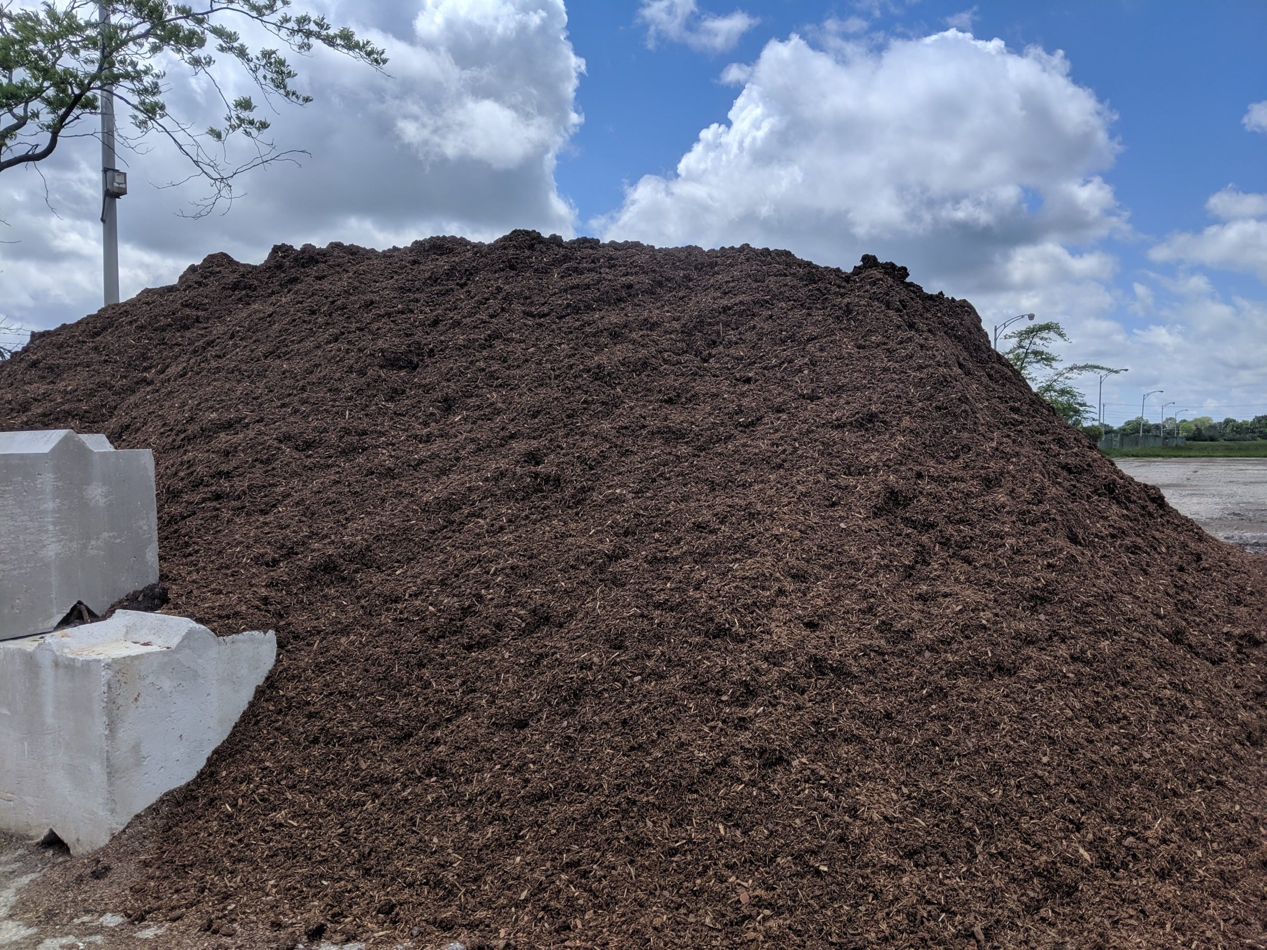 Mulches & Soils Neerhof Landscapes Inc.